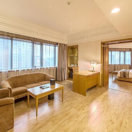Hotel Silverland Dongguan  Exteriör bild