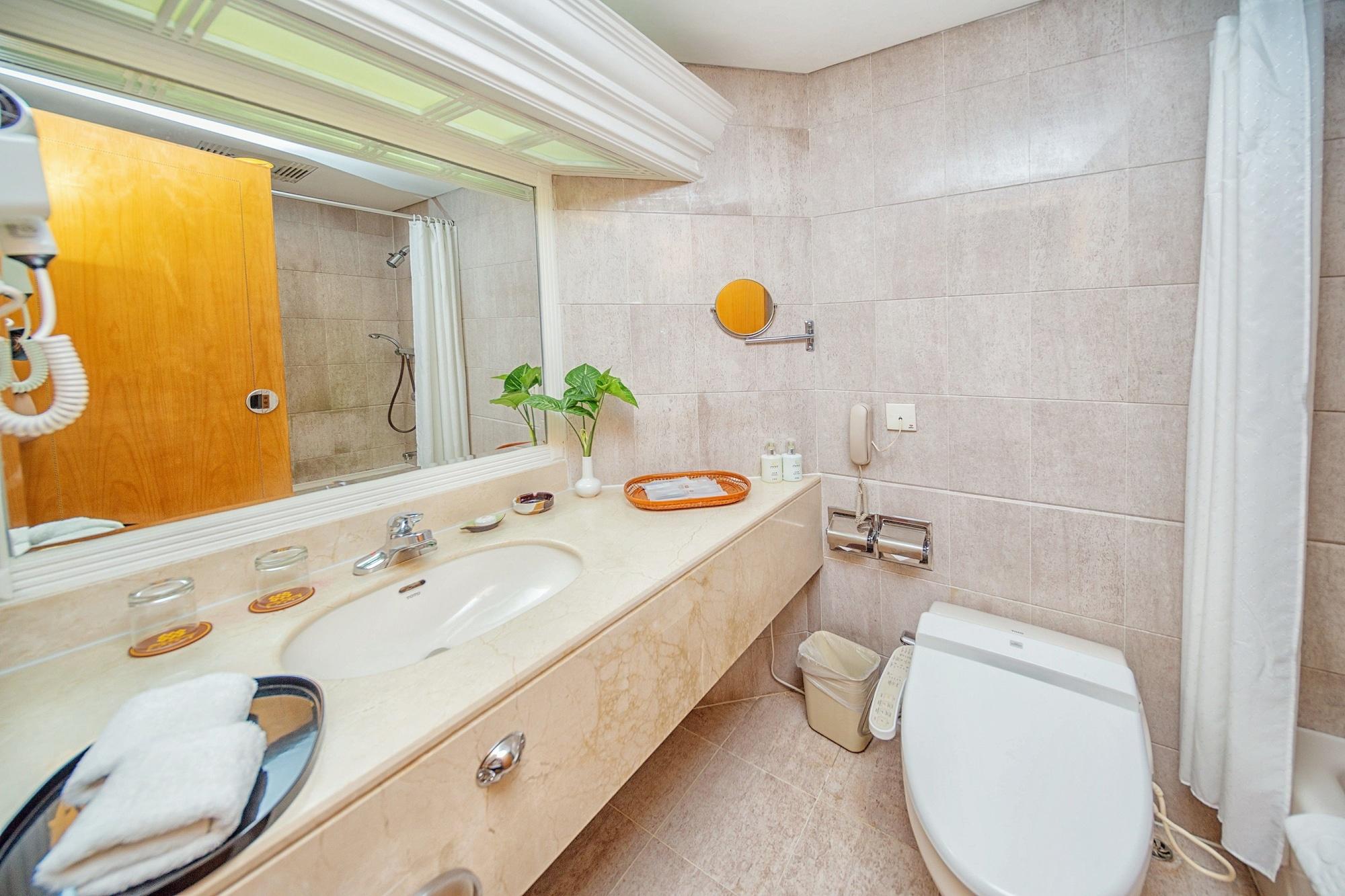 Hotel Silverland Dongguan  Exteriör bild