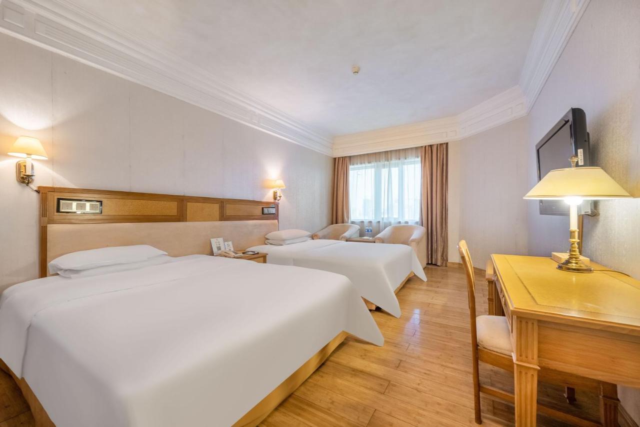 Hotel Silverland Dongguan  Exteriör bild