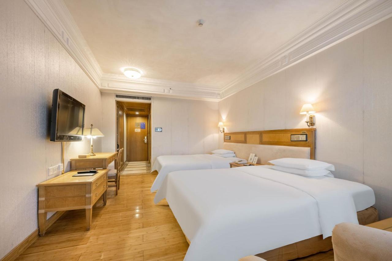 Hotel Silverland Dongguan  Exteriör bild