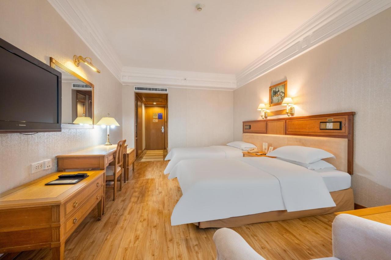 Hotel Silverland Dongguan  Exteriör bild