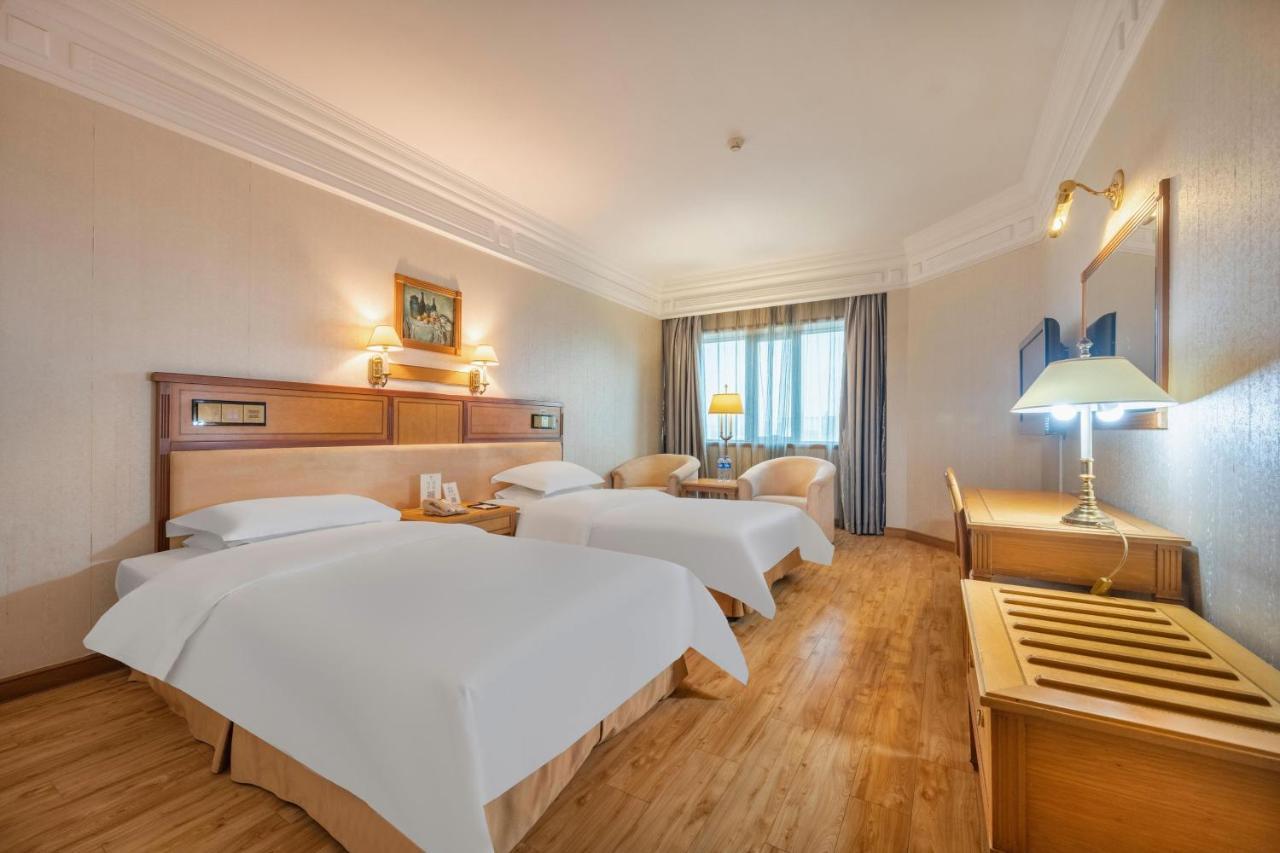 Hotel Silverland Dongguan  Exteriör bild
