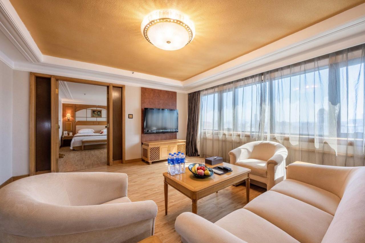 Hotel Silverland Dongguan  Exteriör bild