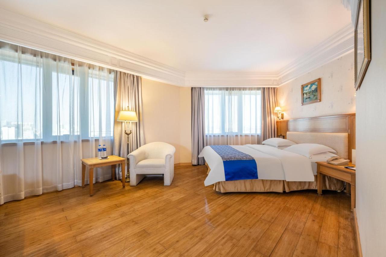 Hotel Silverland Dongguan  Exteriör bild