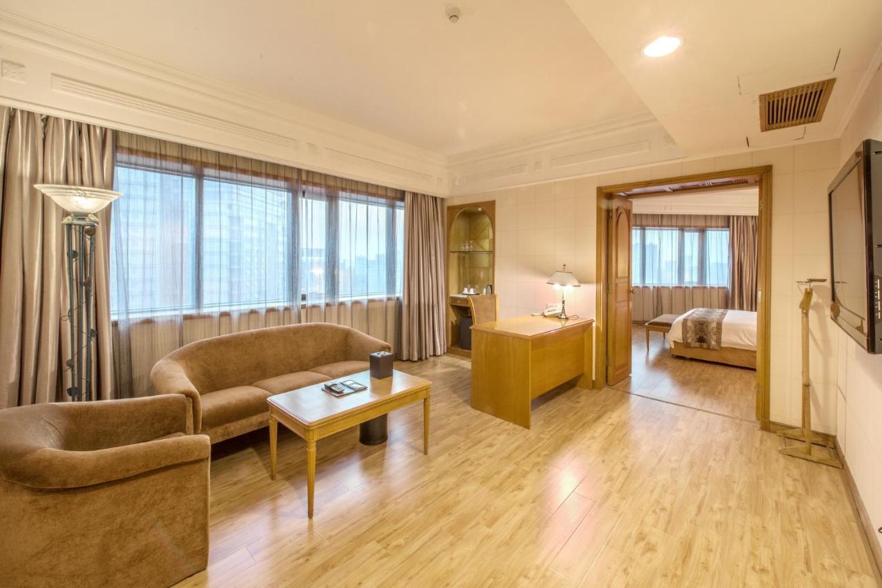 Hotel Silverland Dongguan  Exteriör bild