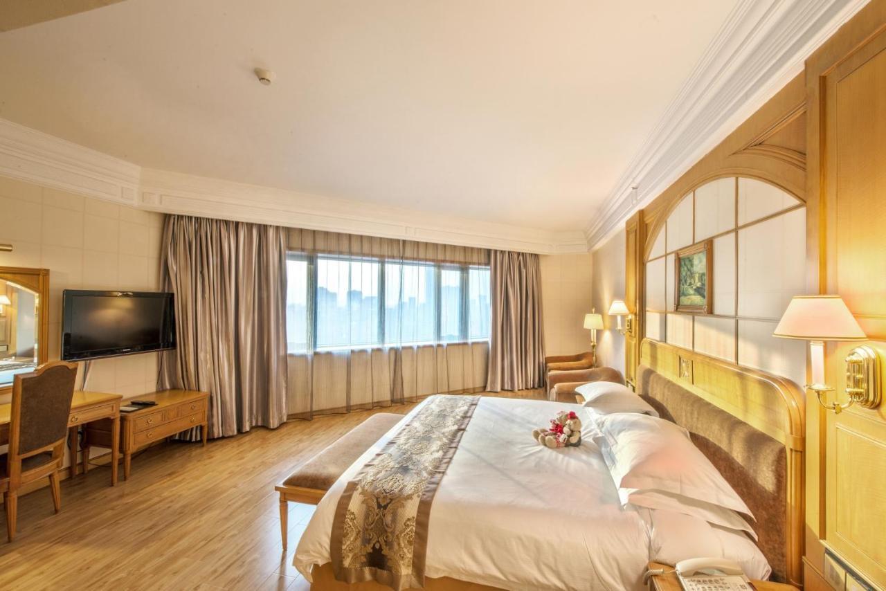 Hotel Silverland Dongguan  Exteriör bild