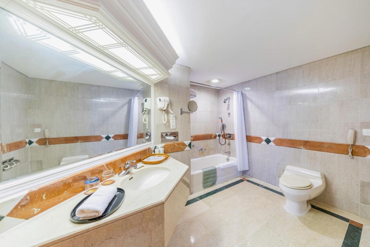 Hotel Silverland Dongguan  Exteriör bild