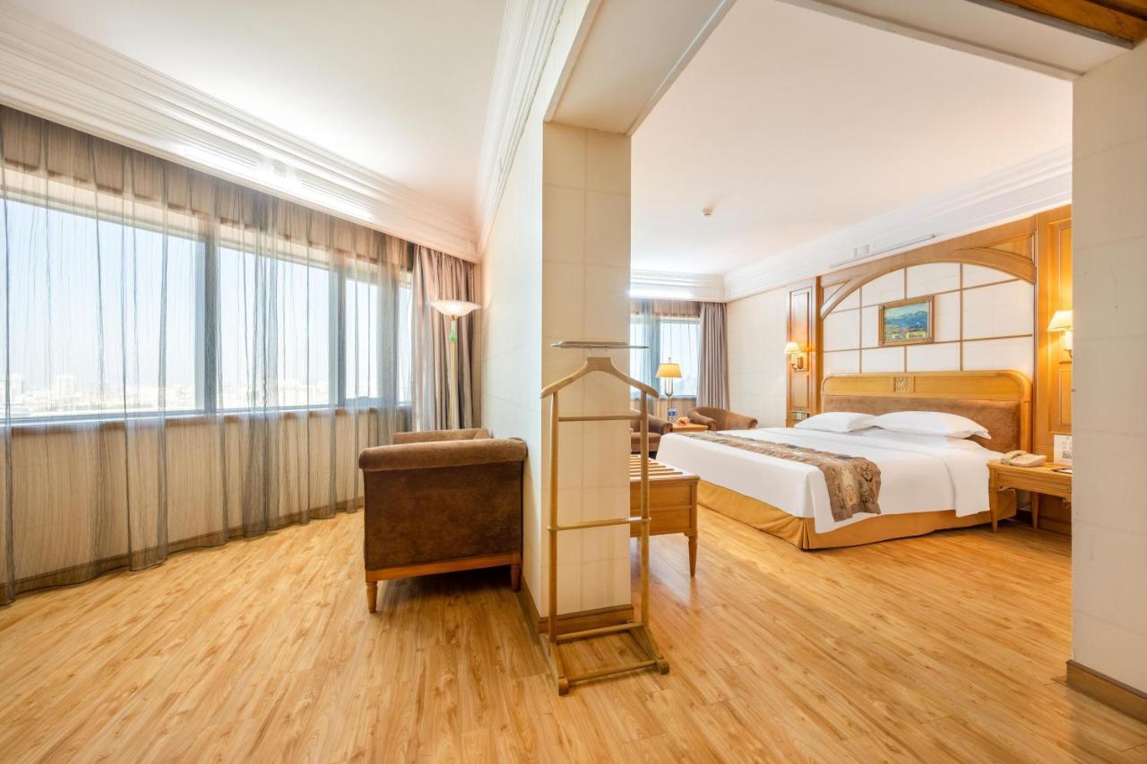 Hotel Silverland Dongguan  Exteriör bild